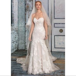 spanish lace wedding dress